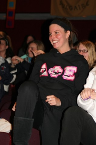 Student Ali Verba practices the self-defense moves Swartz demonstrated.