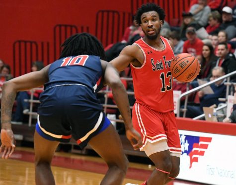 Basketball Teams Open Their Seasons in Virginia