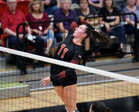 Women’s Volleyball Wins Home-Opener