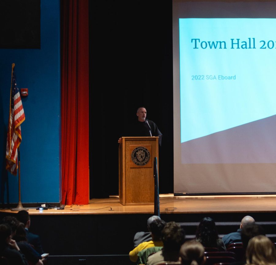 Students, Administrators Meet to Discuss Various Issues at Town Hall