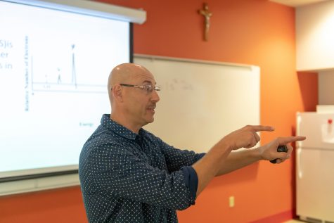 Chemistry Faculty Member Celebrates 25th Year of Teaching at SFU
