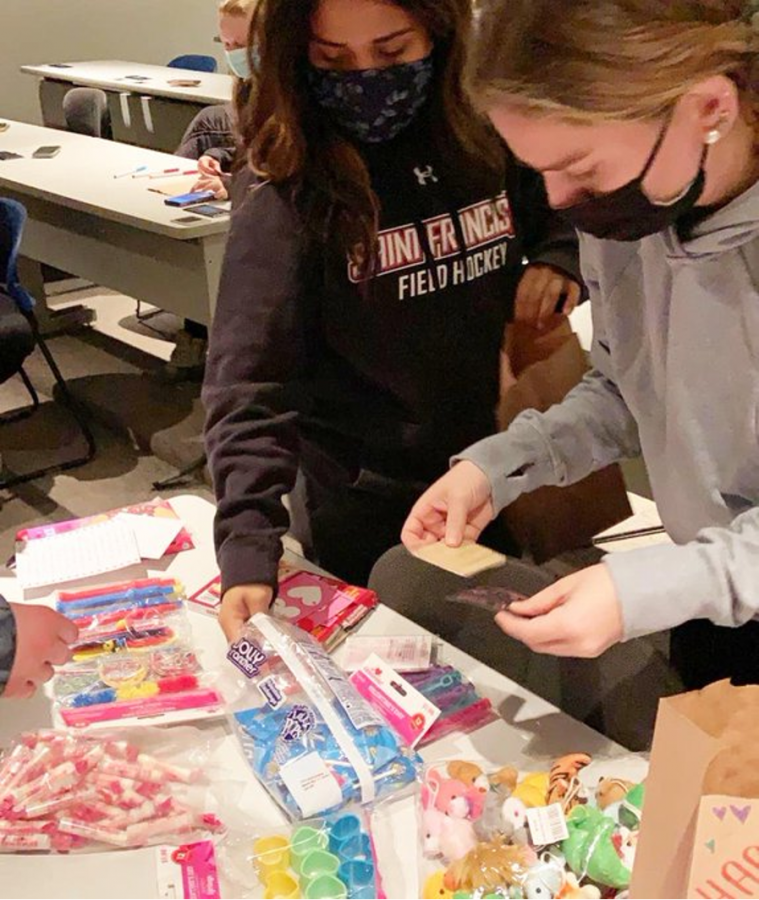 Field Hockey Players Share Valentine’s Day Wishes with Cambria Care Center Residents