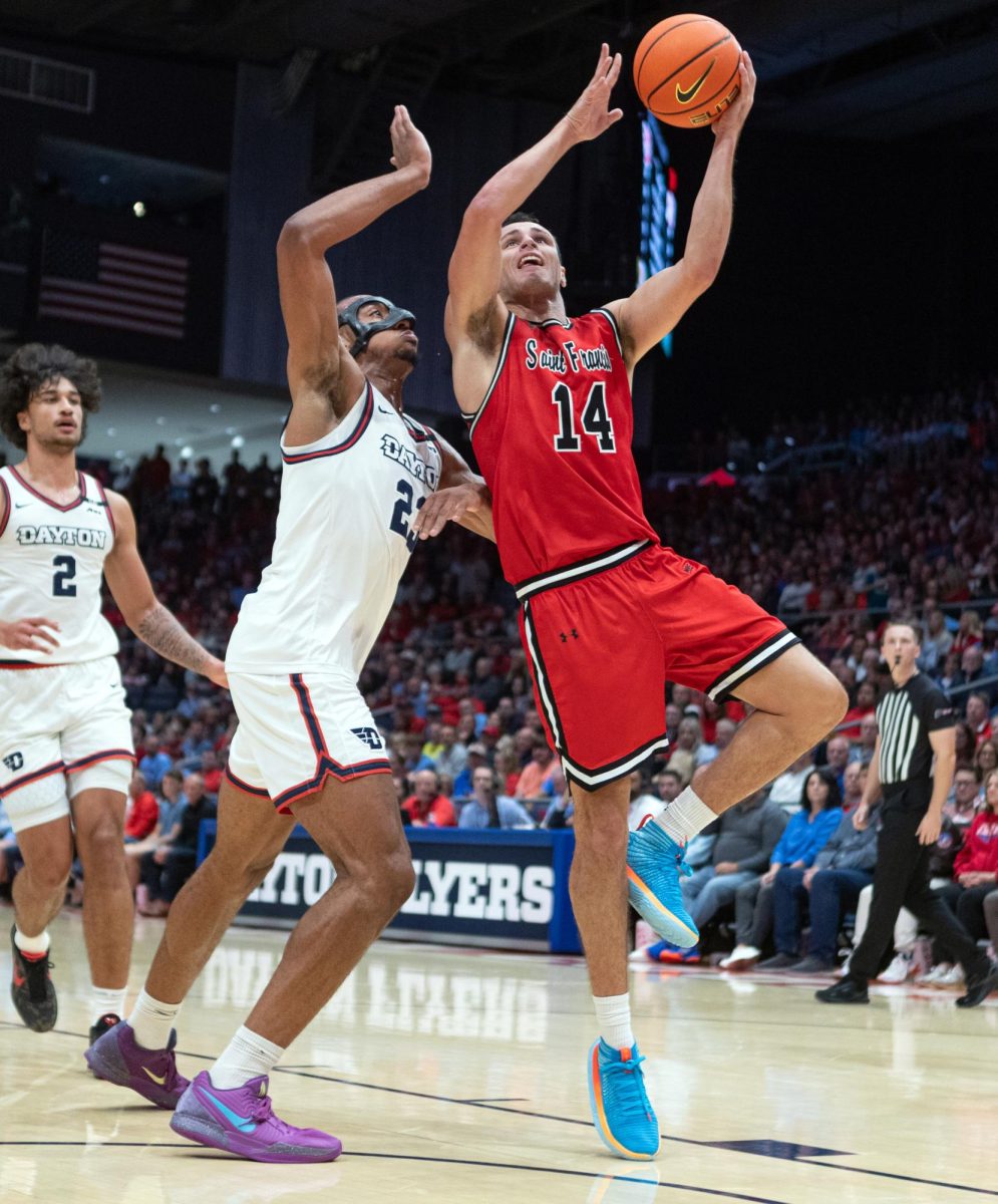 Men’s Basketball Dominating in Home-Opener