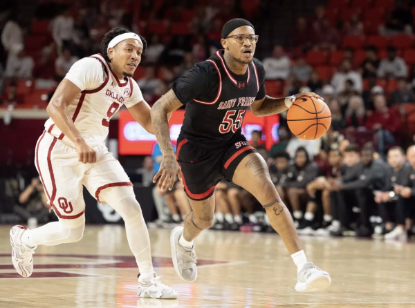 Men’s Basketball Falls in Opening Round of Holiday Tournament