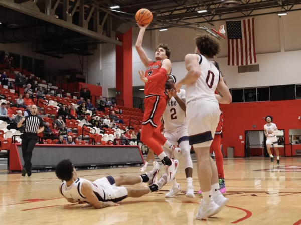 Men’s Basketball Wins Thriller Over FDU