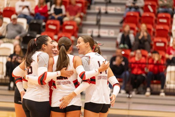 Women’s Volleyball Falls to Grove City in Home-Opener